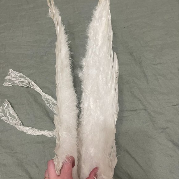 Faux Feather Mini Angel Wings - Picture 2 of 5